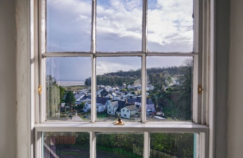 Laugharne Cottage | Fernhill House, Detached Georgian house with stunning views with HOT TUB