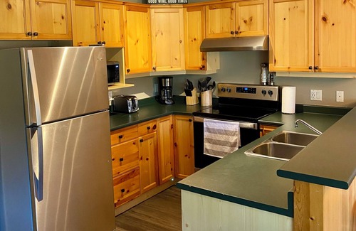 East Kootenay Condo | Fernie Ski-In Condo, 2 bed, 2 bath, with private hot tub and BBQ.