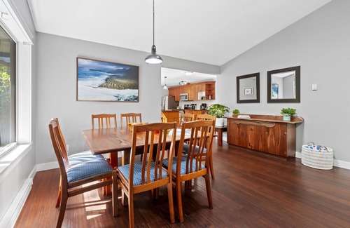 Tofino House | Fernwood By the Sea-N. Chesterman, Hot Tub, Surf