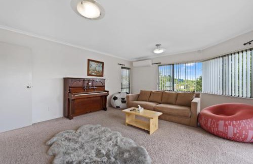 Welcome Bay House | Fernwood Escape - Tauranga Holiday Home