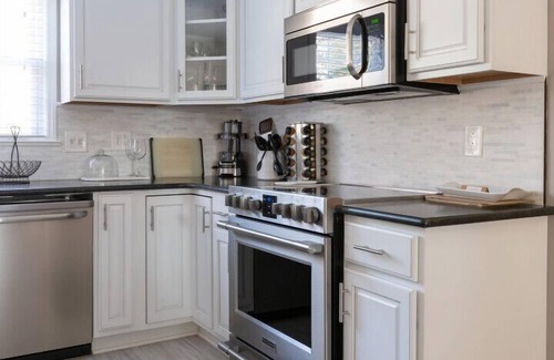 High Point House | Fernwood Manor: Your Cozy Retreat in the Heart of High Point, NC
