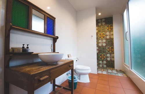 Wat Ratchabophit House | Feung Nakorn Balcony Rooms and Cafe