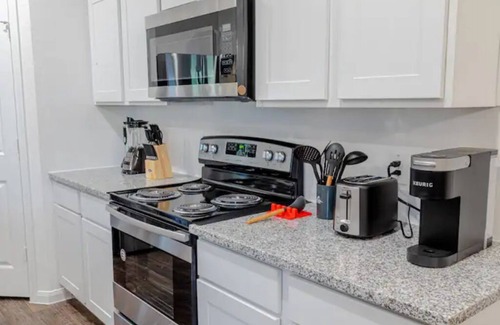 Montgomery House | Few Minutes From Lake Conroe and Community Lake