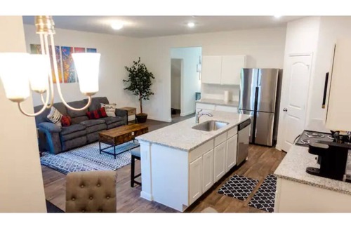 Montgomery House | Few Minutes From Lake Conroe and Community Lake