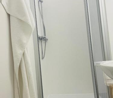 Bad Griesbach-Therme Apartment | FeWo 13 - Appartement im Rottalblick - Elegant und ruhig wohnen, Tiere willkommen, Bademantelgang zur Therme, TV, Boxspringbett und Balkon