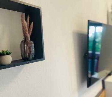 Bad Griesbach-Therme Apartment | FeWo 13 - Appartement im Rottalblick - Elegant und ruhig wohnen, Tiere willkommen, Bademantelgang zur Therme, TV, Boxspringbett und Balkon