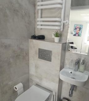 Goerlitz Apartment | FeWo Crystal & Netflix