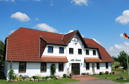 Dargun Apartment | Fewo Dänholm Alte Schule Barlin Mecklenburg Pool