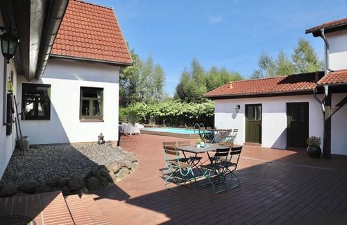 Dargun Apartment | Fewo Dänholm Alte Schule Barlin Mecklenburg Pool