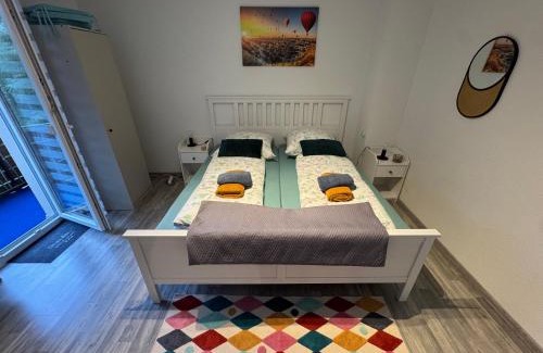 Jurgenohl Apartment | FeWo Elbo46 mit Balkon, Waschmaschine & Smart TV