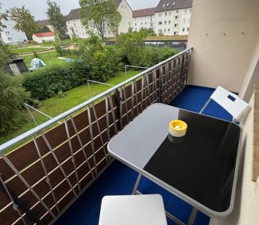 Jurgenohl Apartment | FeWo Elbo46 mit Balkon, Waschmaschine & Smart TV