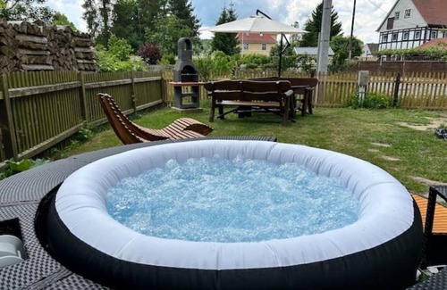 Grossschoenau Apartment | Fewo Frushi mit Whirlpool, Infrarotsauna