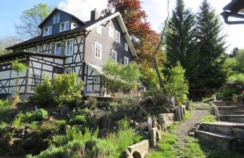 Hatzfeld Bed & Breakfast | FeWo Landhaus Ederlust HeilungsRäume eV