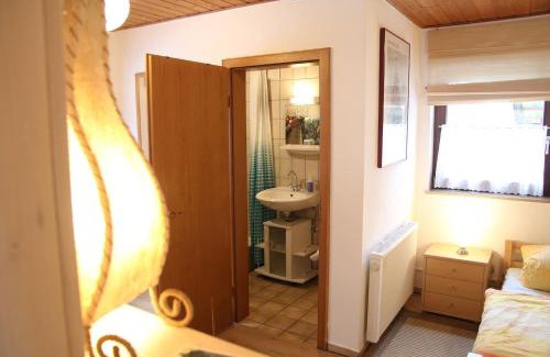 Hatzfeld Bed & Breakfast | FeWo Landhaus Ederlust HeilungsRäume eV