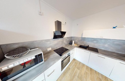 Morgenleite Apartment | FeWo mit bodengleicher Dusche, 170m bis zur Bahnhaltestelle Linie 5, WLAN