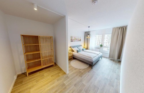 Morgenleite Apartment | FeWo mit bodengleicher Dusche, 170m bis zur Bahnhaltestelle Linie 5, WLAN