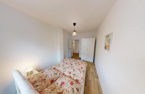 Morgenleite Apartment | FeWo mit bodengleicher Dusche, 170m bis zur Bahnhaltestelle Linie 5, WLAN
