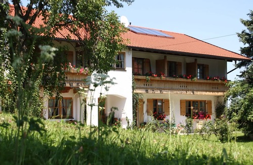 Grassau Apartment | Fewo Rose 75 qm f. 3-5 Pers., 2 Doppelzimmer, 1 Einzelzimmer, Balkon.
