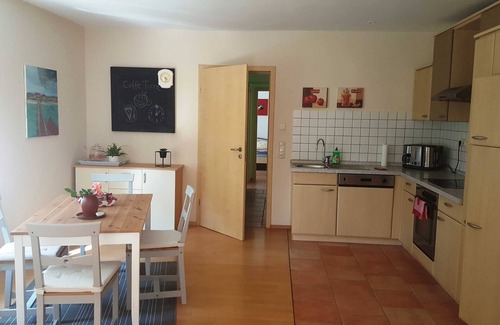 Mellenthin Apartment | Fewo Sündermann mit Terrasse, Pavillon und Grill - Ferienwohnung