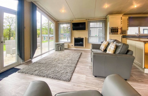 Bethesda House | Ffancon Riverside (Pet)