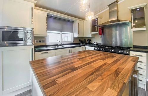 Bethesda House | Ffancon Riverside (Pet)