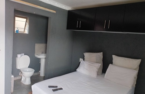 Katlehong House | FGM Guesthouse