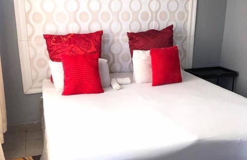 Katlehong House | FGM Guesthouse