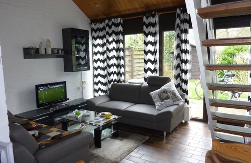 Bruinisse House | Fh. max. 4-5 pers. quiet, relaxing location, WLAN, child-friendly