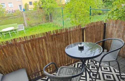 Hof Apartment | FH-Nähe: Modernes Apt mit Balkon