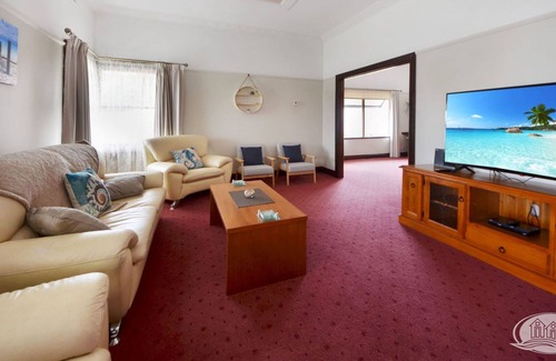 Portland House | Fiammata - Central Family Holiday house