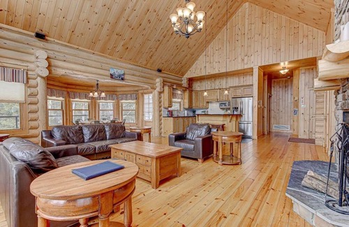 Fiddler Lake Resort House | Fiddler Lake 72 Canadian cottage