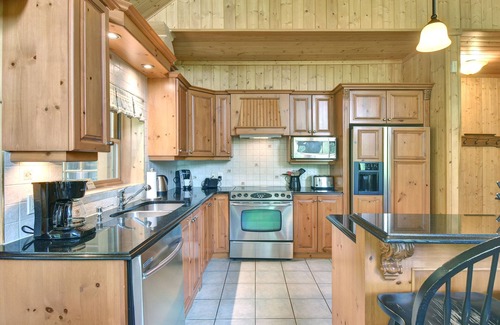 Fiddler Lake Resort Ski Chalet | Fiddler Lake Cottage #12 - Dapper Rabbit