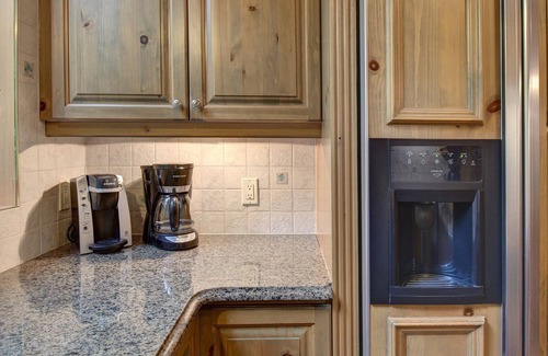 Fiddler Lake Resort Ski Chalet | Fiddler Lake Cottage #25 - Charming Bear