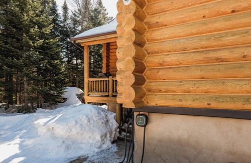 Fiddler Lake Resort House | Fiddler Lake Resort Chalet: Private Pool & Jacuzzi