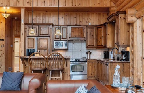 Fiddler Lake Resort House | Fiddler Lake Resort Deer 79 + Private Jacuzzi