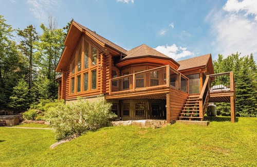 Mille-Isles House | Fiddler Lake Resort : Pool, Lake Access & Hot Tub