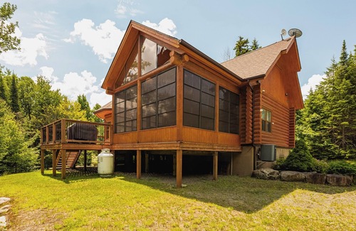 Mille-Isles House | Fiddler Lake Resort : Pool, Lake Access & Hot Tub