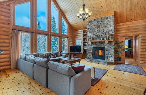 Fiddler Lake Resort Ski Chalet | Fiddler Lake Resort Chalet 68 Deer with pool