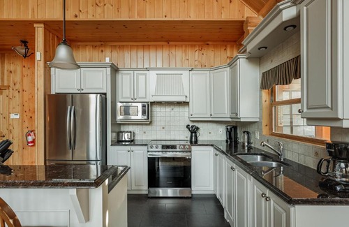 Fiddler Lake Resort Ski Chalet | Fiddler Lake Resort Chalet 68 Deer with pool