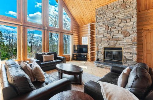 Fiddler Lake Resort Ski Chalet | Fiddler Lake Resort Chalet 73 Deer with pool