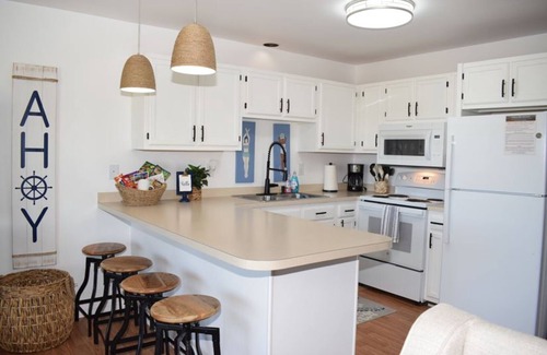 Chincoteague House | Fiddler on the Creek Unit #4-Waterfront, Crabbing Pier & Views of Lighthouse