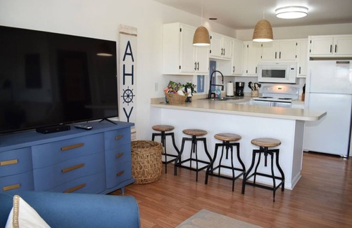 Chincoteague House | Fiddler on the Creek Unit #4-Waterfront, Crabbing Pier & Views of Lighthouse