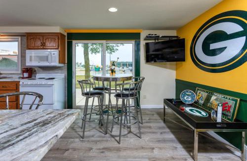 Green Bay House | Field of Dreams by Simple Life Rentals