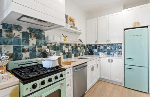 Candler Park Apartment | Field of Light