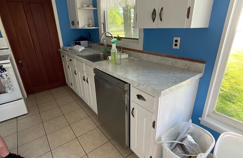 Canastota Cottage | 🏈 FIELD SIZE YARD, Sandy Beach, Sunsets, PRIVATE Rd, 6 mi.to Sylvan Beach