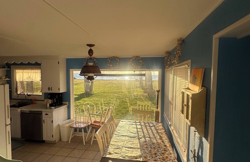 Canastota Cottage | 🏈 FIELD SIZE YARD, Sandy Beach, Sunsets, PRIVATE Rd, 6 mi.to Sylvan Beach