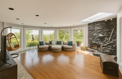 Quinte West House | Fieldstone & Sky