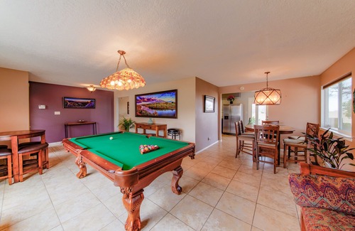 Northeast Heights House | Fiery Sunsets in Quiet Foothills Setting-Hot Tub/Pool Table!
