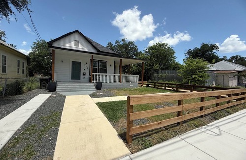 Eastside Promise Neighborhood House | Fiesta House 3-bedroom house in Historic Downtown San Antonio