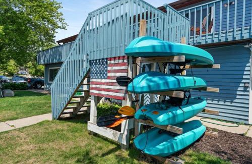 Mayfield Apartment | Fife Lake Lodge 2 Lakeside Apartment Units in One